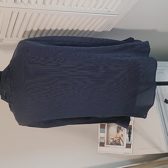 🆕️ AKRIS Silk Crepe Blouse - Picture 5 of 9